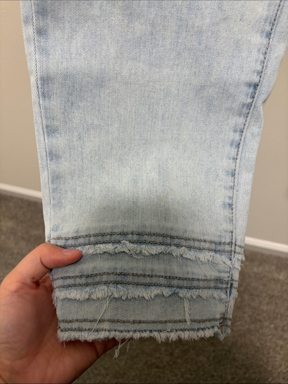 CHARLIE B Light Blue Cropped Frayed Hem Jeans - Picture 3 of 5